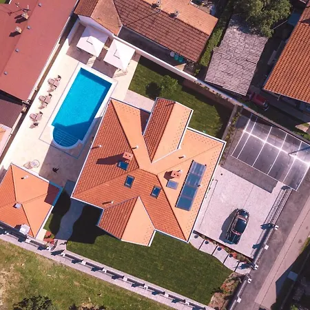 Samokres Sa Bazenom Aparthotel Banja Koviljaca