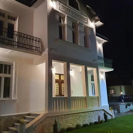 Samokres Sa Bazenom 4*