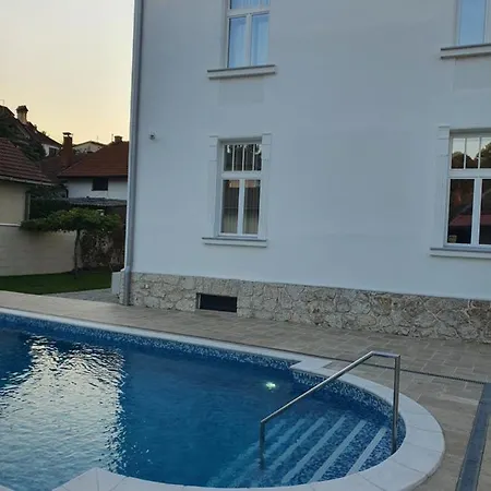 Samokres Sa Bazenom Banja Koviljaca