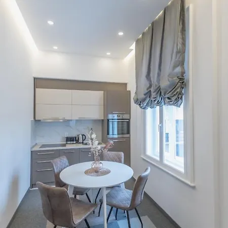 Samokres Sa Bazenom 4*