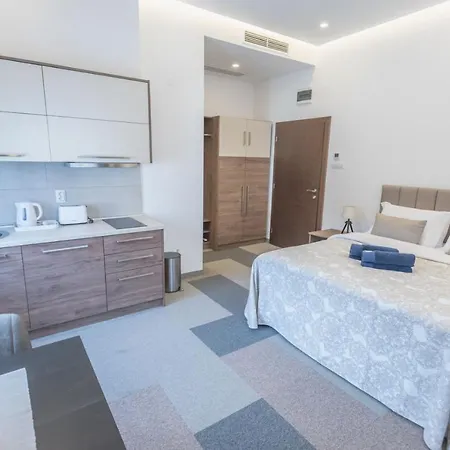 Aparthotel Samokres Sa Bazenom