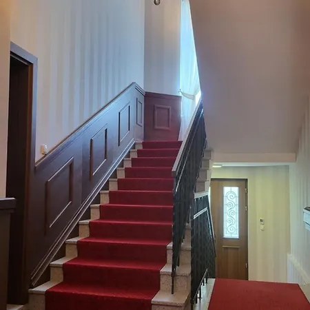 Samokres Sa Bazenom Aparthotel