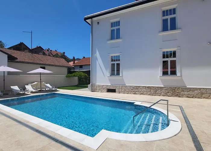 Samokres Sa Bazenom 4*